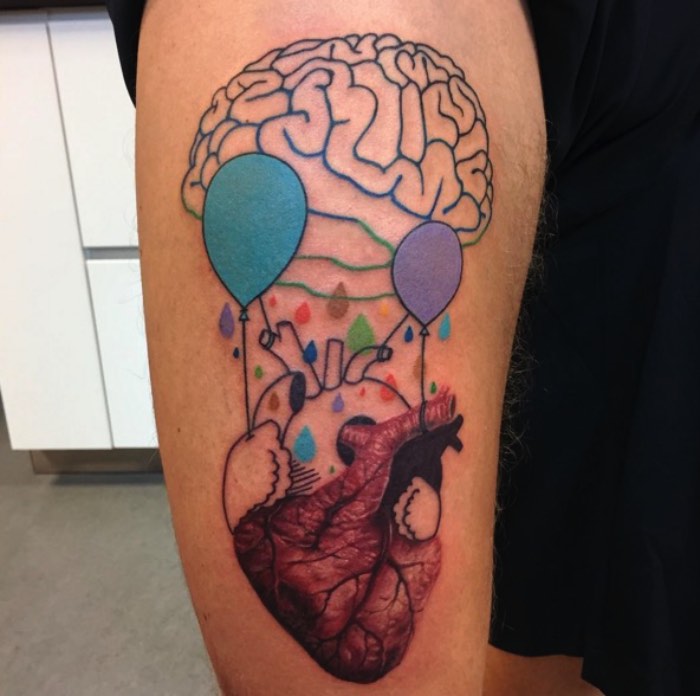 Rafael Makarov vem da Polônia mas seu trabalho de tatuagem vem com outro nome: Dzikson Wild. E, com esse pseudônimo, um novo estilo de tatuagem acabou surgindo. O antigo estilo foto realista que Makarov seguia foi substituído por uma mistura bem maluca de desenhos animados, aquarelas, ilustração e alguma coisa de realismo.