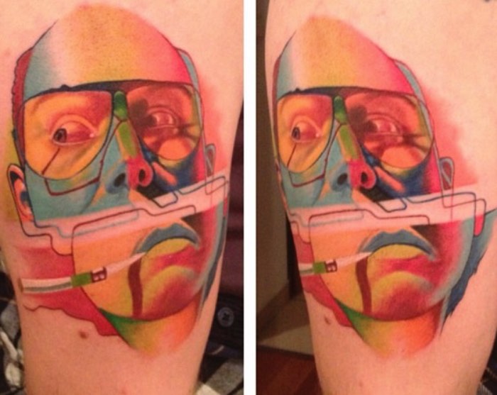 Rafael Makarov vem da Polônia mas seu trabalho de tatuagem vem com outro nome: Dzikson Wild. E, com esse pseudônimo, um novo estilo de tatuagem acabou surgindo. O antigo estilo foto realista que Makarov seguia foi substituído por uma mistura bem maluca de desenhos animados, aquarelas, ilustração e alguma coisa de realismo.