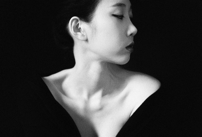 A fotógrafa Sanghyeok Bang resolveu pegar um tema mundano e transformá-lo em algo sensacional. É isso que eu vejo no seu trabalho. Afinal, como seres humanos, passamos a ignorar a beleza de nossos corpos depois de observá-los na rotina de todos os dias. 