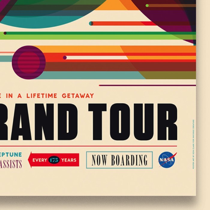 Essa semana, o escritório de design americano conhecido como Invisible Creature anunciou uma série de três posters criados para o Jet Propulsion Laboratory da NASA. Esses posters ilustrados foram feitos pela empresa para serem dados como presentes para a equipe do laboratório, incluindo ai todos os cientistas, engenheiros e oficiais do governo. No futuro, a NADA foi liberar, gratuitamente, cópias digitais do material e você pode comprar alguns posters direto no site do Invisible Creatures. 