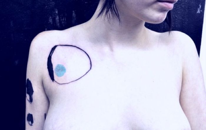 Lukas Musil é um artista, também conhecido como MUSA, que trabalha com várias coisas diferentes mas esse artigo aqui vai ser sobre seu trabalho de tatuagens. Já que elas são tão diferentes que fica difícil não falar sobre elas depois de passar os olhos no seu portfólio.