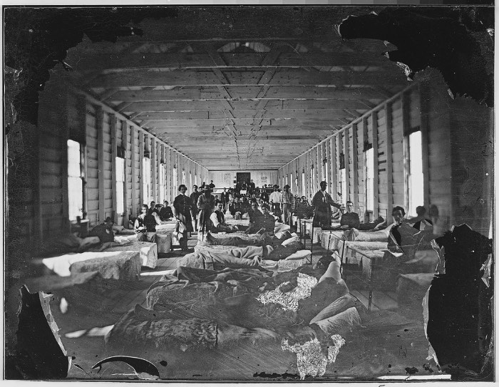 Mathew Brady é considerado o pai do fotojornalismo e é conhecido por ter documentando a Guerra Civil Americana. Suas fotografias e aquelas que ele encomendou, tiveram um enorme impacto na sociedade da época e, continuam com isso até os dias de hoje. O fotógrafo e sua equipe visitaram inúmeros campos de batalha, registrando a vida nos acampamentos militares e registrando as pessoas mais conhecidas da época como Abraham Lincoln e Walt Whitman.