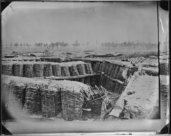 Mathew Brady é considerado o pai do fotojornalismo e é conhecido por ter documentando a Guerra Civil Americana. Suas fotografias e aquelas que ele encomendou, tiveram um enorme impacto na sociedade da época e, continuam com isso até os dias de hoje. O fotógrafo e sua equipe visitaram inúmeros campos de batalha, registrando a vida nos acampamentos militares e registrando as pessoas mais conhecidas da época como Abraham Lincoln e Walt Whitman.