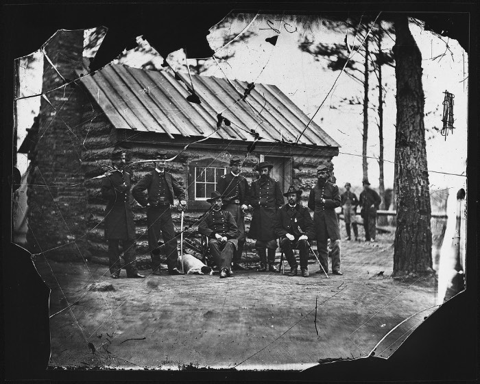 Mathew Brady é considerado o pai do fotojornalismo e é conhecido por ter documentando a Guerra Civil Americana. Suas fotografias e aquelas que ele encomendou, tiveram um enorme impacto na sociedade da época e, continuam com isso até os dias de hoje. O fotógrafo e sua equipe visitaram inúmeros campos de batalha, registrando a vida nos acampamentos militares e registrando as pessoas mais conhecidas da época como Abraham Lincoln e Walt Whitman.