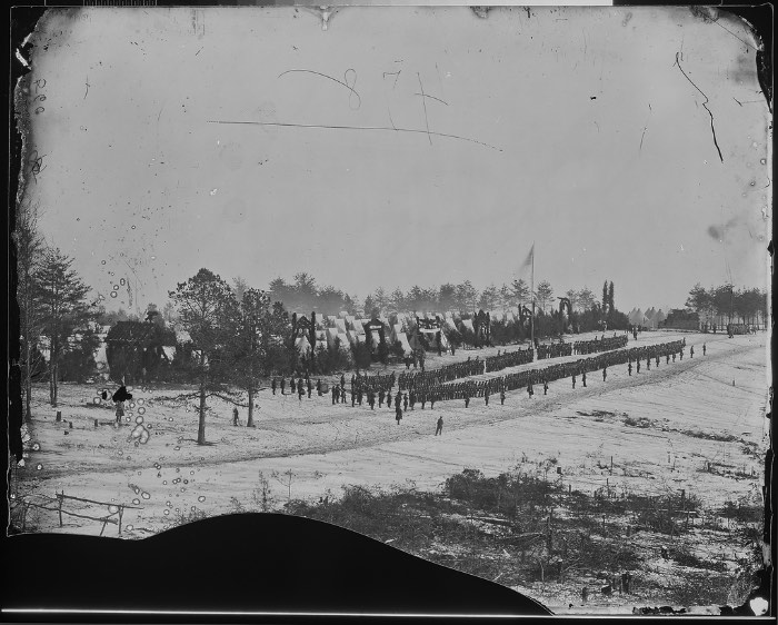 Mathew Brady é considerado o pai do fotojornalismo e é conhecido por ter documentando a Guerra Civil Americana. Suas fotografias e aquelas que ele encomendou, tiveram um enorme impacto na sociedade da época e, continuam com isso até os dias de hoje. O fotógrafo e sua equipe visitaram inúmeros campos de batalha, registrando a vida nos acampamentos militares e registrando as pessoas mais conhecidas da época como Abraham Lincoln e Walt Whitman.