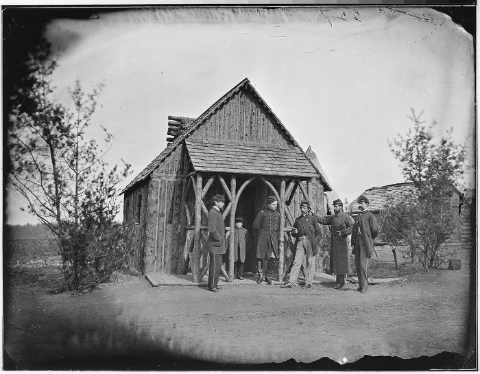 Mathew Brady é considerado o pai do fotojornalismo e é conhecido por ter documentando a Guerra Civil Americana. Suas fotografias e aquelas que ele encomendou, tiveram um enorme impacto na sociedade da época e, continuam com isso até os dias de hoje. O fotógrafo e sua equipe visitaram inúmeros campos de batalha, registrando a vida nos acampamentos militares e registrando as pessoas mais conhecidas da época como Abraham Lincoln e Walt Whitman.