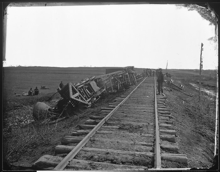 Mathew Brady é considerado o pai do fotojornalismo e é conhecido por ter documentando a Guerra Civil Americana. Suas fotografias e aquelas que ele encomendou, tiveram um enorme impacto na sociedade da época e, continuam com isso até os dias de hoje. O fotógrafo e sua equipe visitaram inúmeros campos de batalha, registrando a vida nos acampamentos militares e registrando as pessoas mais conhecidas da época como Abraham Lincoln e Walt Whitman.