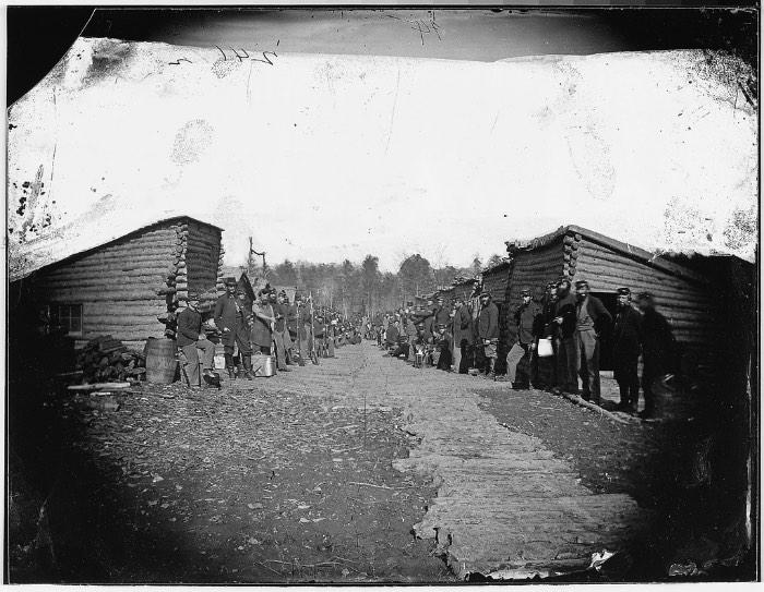 Mathew Brady é considerado o pai do fotojornalismo e é conhecido por ter documentando a Guerra Civil Americana. Suas fotografias e aquelas que ele encomendou, tiveram um enorme impacto na sociedade da época e, continuam com isso até os dias de hoje. O fotógrafo e sua equipe visitaram inúmeros campos de batalha, registrando a vida nos acampamentos militares e registrando as pessoas mais conhecidas da época como Abraham Lincoln e Walt Whitman.