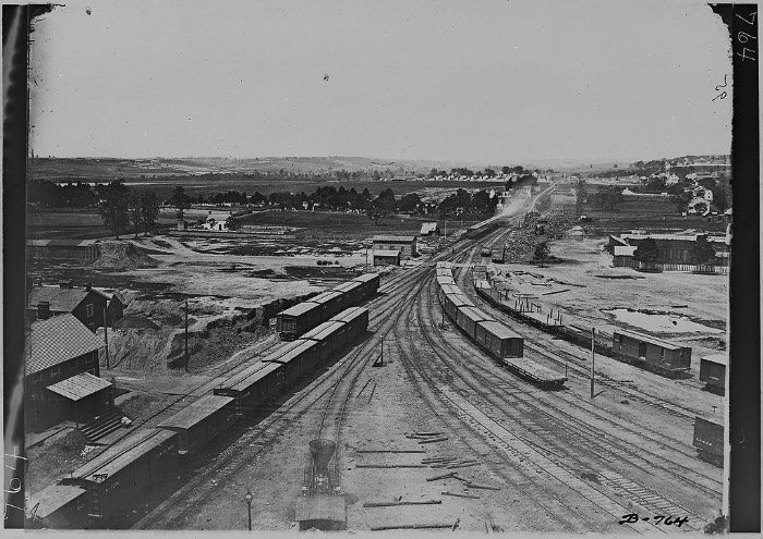 Mathew Brady é considerado o pai do fotojornalismo e é conhecido por ter documentando a Guerra Civil Americana. Suas fotografias e aquelas que ele encomendou, tiveram um enorme impacto na sociedade da época e, continuam com isso até os dias de hoje. O fotógrafo e sua equipe visitaram inúmeros campos de batalha, registrando a vida nos acampamentos militares e registrando as pessoas mais conhecidas da época como Abraham Lincoln e Walt Whitman.