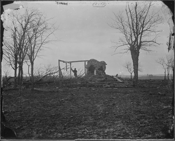 Mathew Brady é considerado o pai do fotojornalismo e é conhecido por ter documentando a Guerra Civil Americana. Suas fotografias e aquelas que ele encomendou, tiveram um enorme impacto na sociedade da época e, continuam com isso até os dias de hoje. O fotógrafo e sua equipe visitaram inúmeros campos de batalha, registrando a vida nos acampamentos militares e registrando as pessoas mais conhecidas da época como Abraham Lincoln e Walt Whitman.