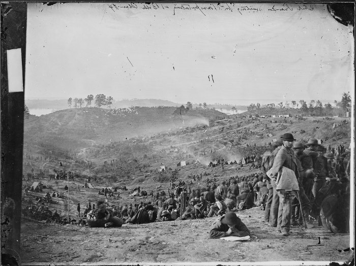 Mathew Brady é considerado o pai do fotojornalismo e é conhecido por ter documentando a Guerra Civil Americana. Suas fotografias e aquelas que ele encomendou, tiveram um enorme impacto na sociedade da época e, continuam com isso até os dias de hoje. O fotógrafo e sua equipe visitaram inúmeros campos de batalha, registrando a vida nos acampamentos militares e registrando as pessoas mais conhecidas da época como Abraham Lincoln e Walt Whitman.