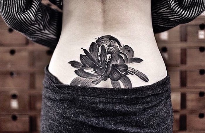O trabalho da chinesa Chen Jie é conhecido online como New Tattoo. É assim que ela escolheu chamar seu trabalho de tatuagens repleto de referências asiáticas que parecem ir direto em choque com técnicas ocidentais de tatuagem.