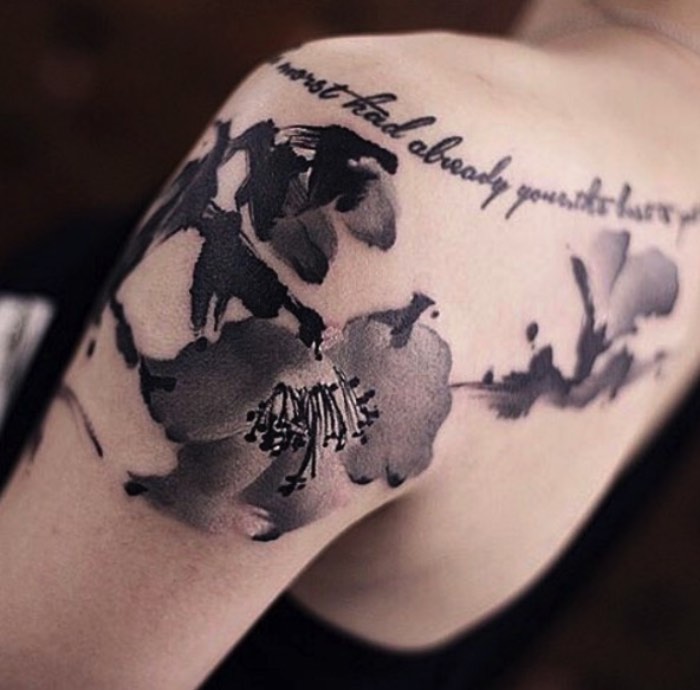 O trabalho da chinesa Chen Jie é conhecido online como New Tattoo. É assim que ela escolheu chamar seu trabalho de tatuagens repleto de referências asiáticas que parecem ir direto em choque com técnicas ocidentais de tatuagem.