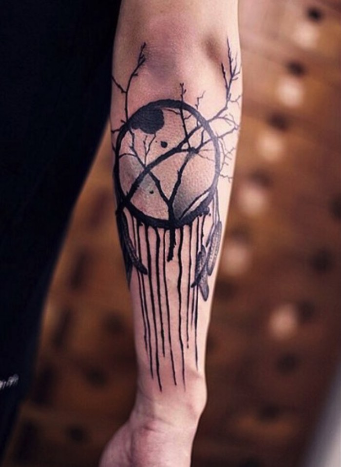 O trabalho da chinesa Chen Jie é conhecido online como New Tattoo. É assim que ela escolheu chamar seu trabalho de tatuagens repleto de referências asiáticas que parecem ir direto em choque com técnicas ocidentais de tatuagem.