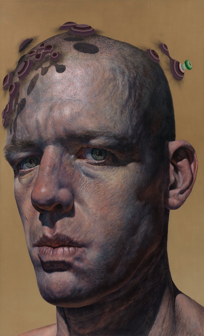 Ian Ingram é um artista que explora a arte de auto retratos de um jeito bem experimental. As imagens que ele cria podem ser feitas usando pastel, tinta, aquarelas, carvão e outros materiais menos comuns como cera de abelha, cordões e asas de borboletas. Mas não é só com o material que ele experimenta. As ilustrações criadas pelo artista exploram como vemos a nós mesmo e como podemos mudar a forma que outras pessoas nos vêem.