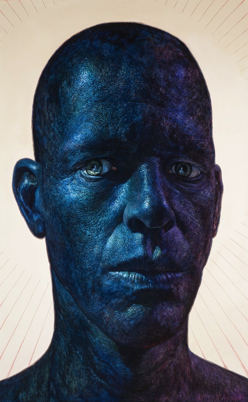 Ian Ingram é um artista que explora a arte de auto retratos de um jeito bem experimental. As imagens que ele cria podem ser feitas usando pastel, tinta, aquarelas, carvão e outros materiais menos comuns como cera de abelha, cordões e asas de borboletas. Mas não é só com o material que ele experimenta. As ilustrações criadas pelo artista exploram como vemos a nós mesmo e como podemos mudar a forma que outras pessoas nos vêem.