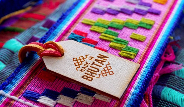 O Brand Bhutan Project começou com um extensivo trabalho de imersão e análise por parte da equipe da FutureBrand lá no Butão. Foi assim que começou o projeto cujas imagens você vai poder ver logo abaixo. E essa imersão existiu com a finalidade de entender melhor esse país, sua cultura e como ele poderia ser apresentado ao mundo de forma representativa. 