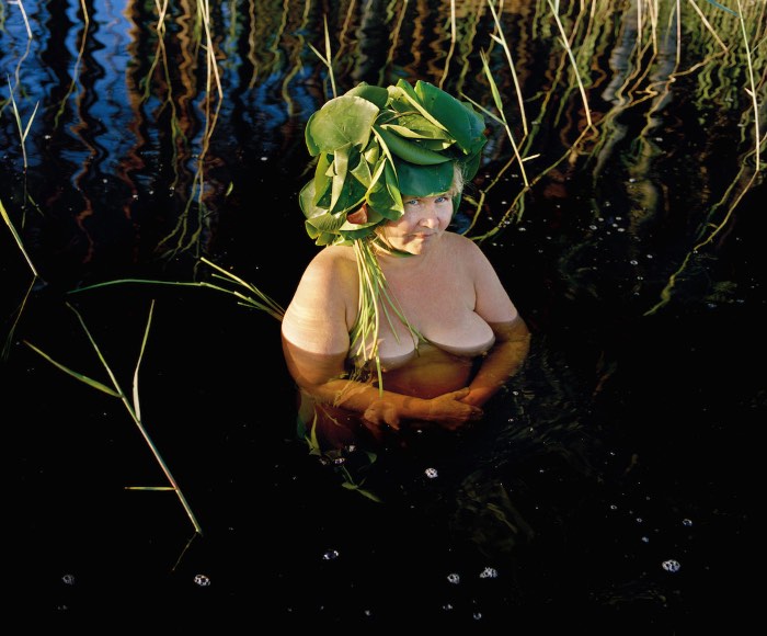Eyes as Big as Plates é o nome de uma série fotográfica criada por Karoline Hjorth e Riitta Ikonen onde o foco das suas câmeras se volta para marinheiros, fazendeiros aposentados e pessoas de idade que moram na Noruega. A ideia começou com um trabalho relacionado ao folclore nórdico e acabou se tornando um estudo visual voltado para a forma com a qual nós lidamos com a natureza. 