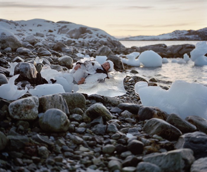 Eyes as Big as Plates é o nome de uma série fotográfica criada por Karoline Hjorth e Riitta Ikonen onde o foco das suas câmeras se volta para marinheiros, fazendeiros aposentados e pessoas de idade que moram na Noruega. A ideia começou com um trabalho relacionado ao folclore nórdico e acabou se tornando um estudo visual voltado para a forma com a qual nós lidamos com a natureza. 