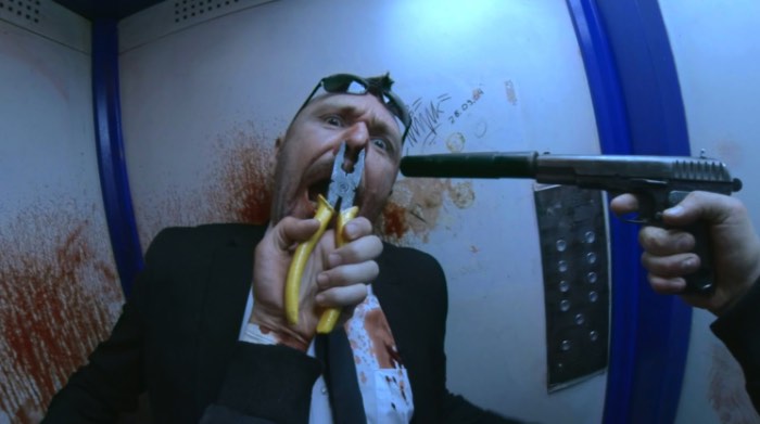 Hardcore Henry é a obra prima do diretor russo Ilya Naishuller e esse filme poderá ser considerado, num futuro próximo, um divisor de águas quando se trata de filmes de ação. Se você está pensando no porquê disso, pense que esse é pode ser o primeiro filme onde tudo que você vê é do ponto de vista do personagem principal.