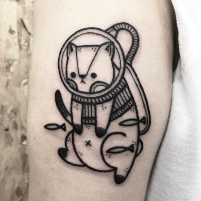 Hugo Tattooer é um tatuador e artista sul coreano que trabalho em um estúdio privado em Seul. Seu trabalho é marcado por desenhos originais que tem um visual bem característico e, também, muito fofo. Tão fofo que passei por todo seu instagram selecionando as fotos que você vai poder ver logo abaixo.