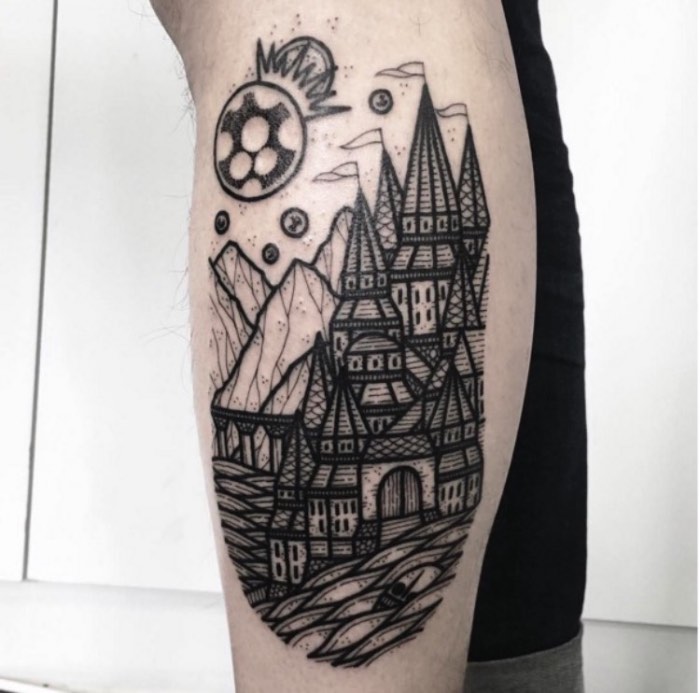 Hugo Tattooer é um tatuador e artista sul coreano que trabalho em um estúdio privado em Seul. Seu trabalho é marcado por desenhos originais que tem um visual bem característico e, também, muito fofo. Tão fofo que passei por todo seu instagram selecionando as fotos que você vai poder ver logo abaixo.