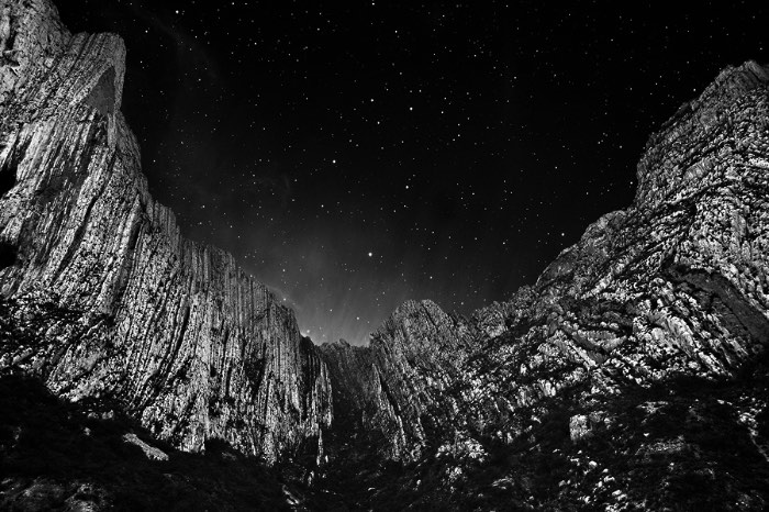 Já acompanho o trabalho de fotografia da Nydia Lilian no Behance tem alguns anos mas fiquei surpreso em saber que nunca publiquei nada dela por aqui. Para resolver isso, acabei selecionando algumas das imagens que ela tem em seu portfolio e acabei focando nas suas fotografias de paisagens.