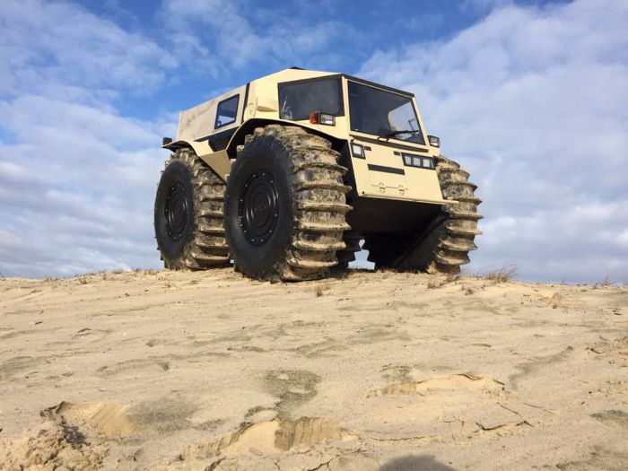 SHERP é um veículo anfíbio russo que tem um visual bem peculiar. Criado pelo mecânico Alexei Garagashyan, lá de São Petersburgo, esse veículo é um pouco menos do que um caminhão e muito mais do que um carro. 