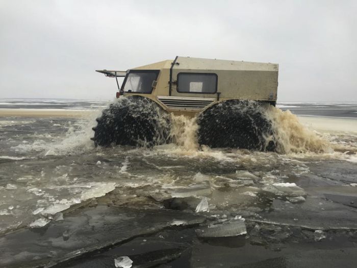 SHERP é um veículo anfíbio russo que tem um visual bem peculiar. Criado pelo mecânico Alexei Garagashyan, lá de São Petersburgo, esse veículo é um pouco menos do que um caminhão e muito mais do que um carro. 