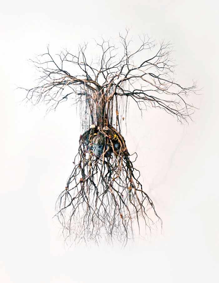 Jorge Mayet é um artista cubano que recria as paisagens de seu país através de pedaços de arame, papel e outros elementos. É assim que ele tenta formar sua cultura, suas raízes e sua identidade pessoal. E foi exatamente isso que chamou minha atenção no trabalho de escultura dele.