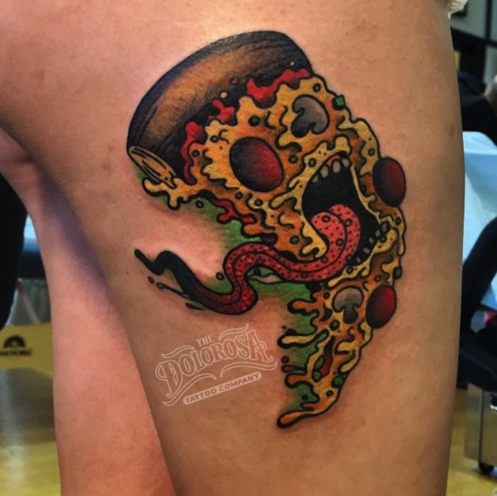 Conheci o trabalho da Christina Hock no instagram há alguns meses e passei a acompanhar tudo que ela faz por culpa desse primeiro contato. Isso aconteceu por que, a primeira imagem que vi do seu trabalho foi de um Homer Simpson em forma de Baphomet. Lembro de ficar olhando para aquela imagem e só me questionando no porquê que eu nunca havia pensado naquela combinação antes.
