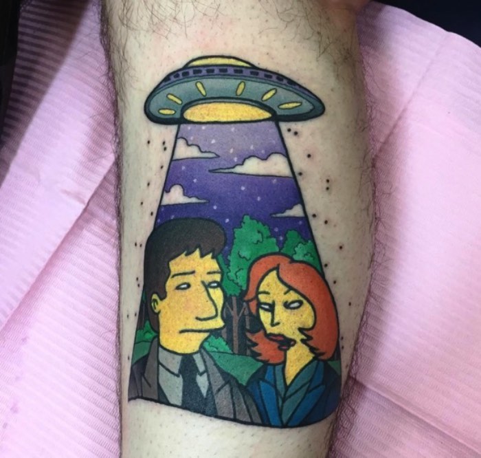 Conheci o trabalho da Christina Hock no instagram há alguns meses e passei a acompanhar tudo que ela faz por culpa desse primeiro contato. Isso aconteceu por que, a primeira imagem que vi do seu trabalho foi de um Homer Simpson em forma de Baphomet. Lembro de ficar olhando para aquela imagem e só me questionando no porquê que eu nunca havia pensado naquela combinação antes.