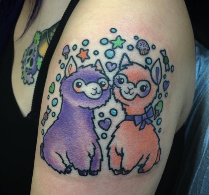 Conheci o trabalho da Christina Hock no instagram há alguns meses e passei a acompanhar tudo que ela faz por culpa desse primeiro contato. Isso aconteceu por que, a primeira imagem que vi do seu trabalho foi de um Homer Simpson em forma de Baphomet. Lembro de ficar olhando para aquela imagem e só me questionando no porquê que eu nunca havia pensado naquela combinação antes.