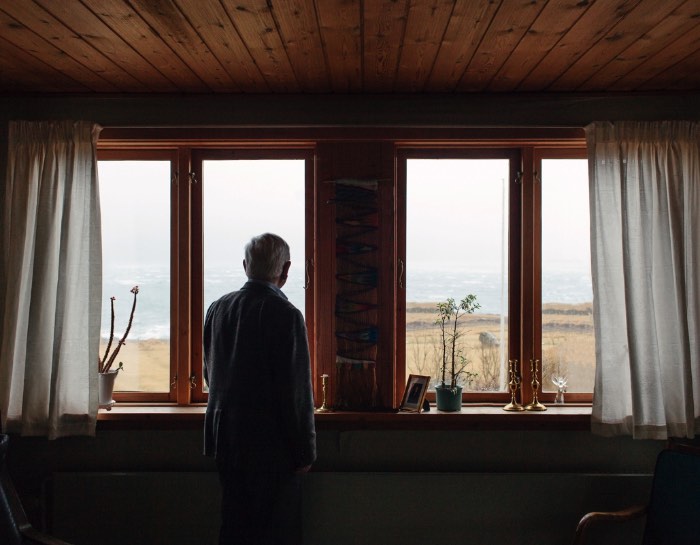 Descobri o trabalho de fotografia de Kevin Faingnaert logo após minha viagem para Faroe Islands, um grupo de ilhas perdido no Atlântico Norte entre a Noruega, a Islândia e a Escócia. E, acredito que, acabei gostando muito mais do seu trabalho por conseguir reconhecer os locais e por ver as coisas e os locais de um jeito diferente dele.