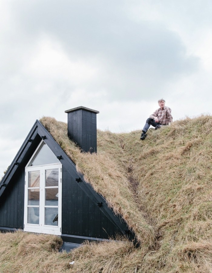 Descobri o trabalho de fotografia de Kevin Faingnaert logo após minha viagem para Faroe Islands, um grupo de ilhas perdido no Atlântico Norte entre a Noruega, a Islândia e a Escócia. E, acredito que, acabei gostando muito mais do seu trabalho por conseguir reconhecer os locais e por ver as coisas e os locais de um jeito diferente dele.