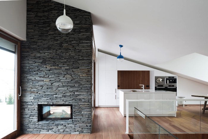 Uma Casa Semi Subterrânea na Bélgica - O escritório de arquitetura belga OYO, baseado na cidade de Ghent, recebeu uma carta branca que acabou gerando uma residência ambientalmente amigável, sustentável e todas essas coisas. Essa casa recebeu o nome de House Pibo e você pode ver todos os detalhes dela logo abaixo.