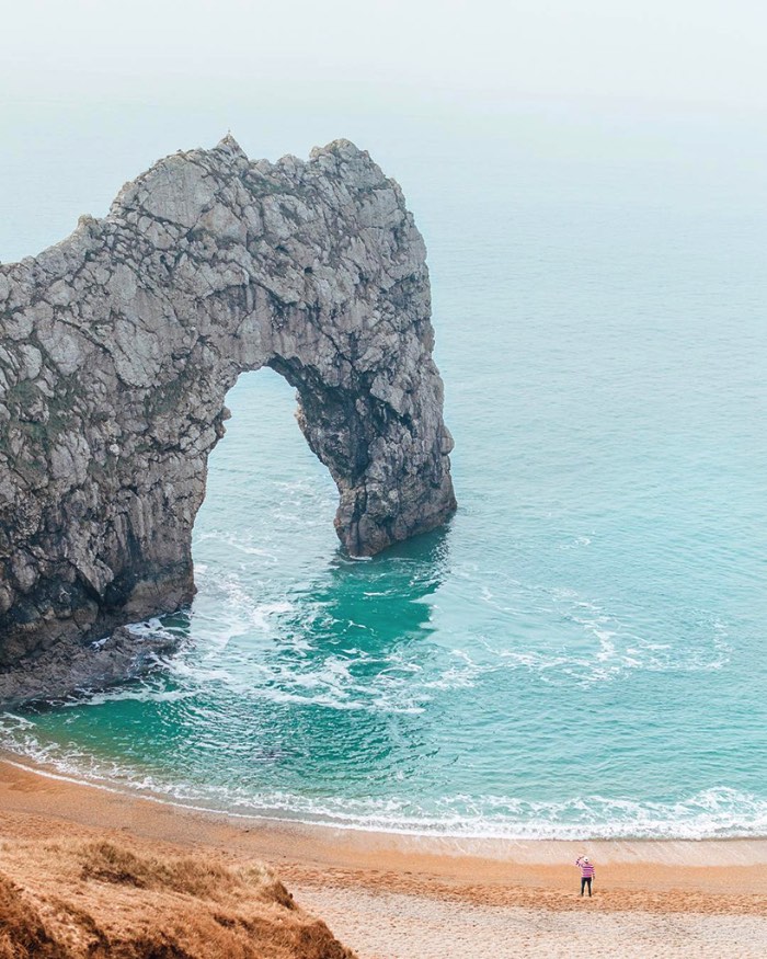 Foi em Londres que surgiu uma versão de Onde esta Wally no Mundo Real e você pode acompanhar tudo direto no instagram @wallyfound. Tudo começou como um tributo, uma homenagem aos livros que fizeram tanto sucesso nos anos noventa e a todo universo visual que veio junto.