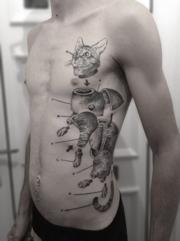 Algumas pessoas podem achar que tatuagens de animais em pedaços podem parecer um pouco macabras mas o trabalho de tatuagem de Ottorino D’Ambra não tem nada disso. E, ele seleciona animais como tema de seu trabalho por considerar que eles são mais próximos de nós do que pensamos. Então, quando ele os dilacera em suas ilustrações, ele quer apenas mostrar o que está escondido dentro deles. O que pode soar bem pesado mas, como pode ser visto nas imagens abaixo, não tem nada disso.