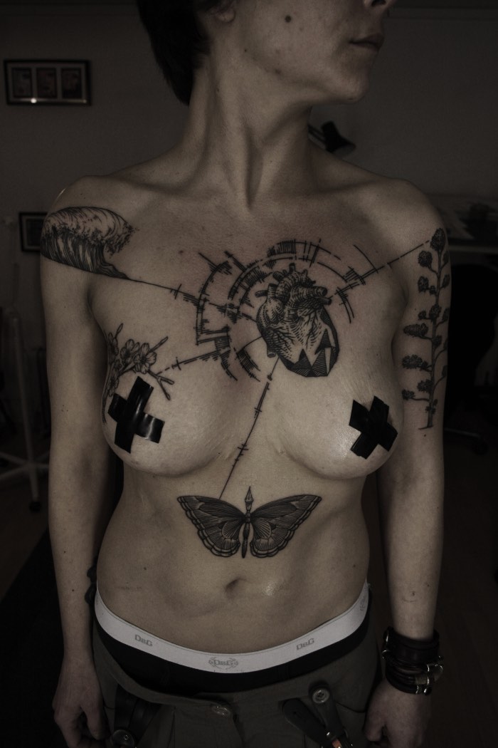 Algumas pessoas podem achar que tatuagens de animais em pedaços podem parecer um pouco macabras mas o trabalho de tatuagem de Ottorino D’Ambra não tem nada disso. E, ele seleciona animais como tema de seu trabalho por considerar que eles são mais próximos de nós do que pensamos. Então, quando ele os dilacera em suas ilustrações, ele quer apenas mostrar o que está escondido dentro deles. O que pode soar bem pesado mas, como pode ser visto nas imagens abaixo, não tem nada disso.