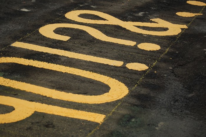 Roadliners é um registro visual do dia a dia de Tommy “Tam” Lilley que pinta as ruas da Escócia há mais de 18 anos. O curto documentário mostra um mundo que não é visto sempre e como funciona o processo de pintura de todas essas marcas e sinais que vemos pelas ruas.