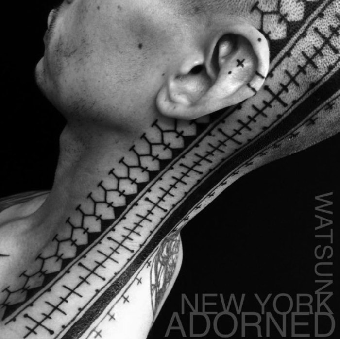 Watson Atkinson desenvolveu inúmeros estilos de tatuagem, usando apenas a cor preta, através de muitos anos e com base na alquimia, na geometria sagrada, nos círculos criados por alienígenas nos campos do mundo e nas tradições folclóricas que ele viu pelo mundo. É assim que ele contribui para o crescimento do mundo da tatuagem. Através de uma busca perpétua e progressiva em direção a algo novo e a uma colaboração com pessoas.