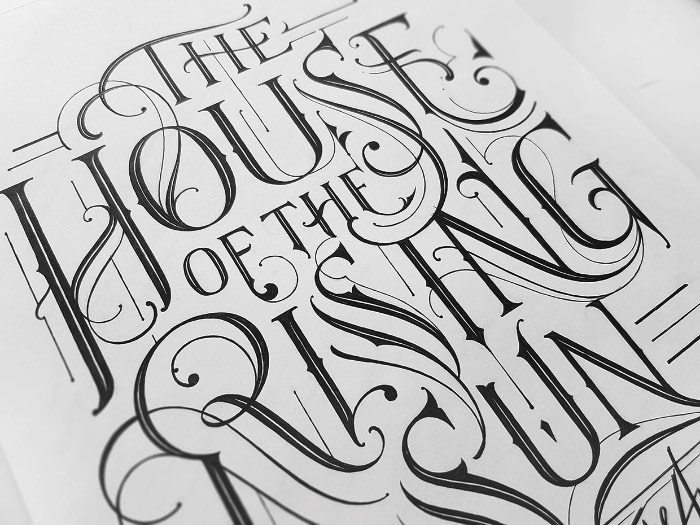 Mateusz Witczak é um designer polonês, especializado em tipografia e lettering. Me deparei com um de seus projetos experimentais no Behance e sabia que tinha que publicar alguma coisa dele por aqui. Acabei selecionando um projeto de lettering onde o designer estudou formas, técnicas e ideias diferentes voltadas para algo um pouco mais tradicional.