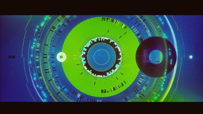 Mike Winkelmann anda produzindo projetos diários há cerca de nove anos. Ou seja, nos últimos nove anos, ele criou uma imagem por dia, todos os dias do ano. É sério e ele acredita que nunca perdeu um dia. Isso significa também que ele nunca tirou férias mas posso estar errado com isso.
