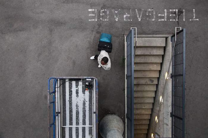 Quando você observa uma cidade por uma perspectiva diferente, você aprender que a cidade em si é formada de formas abstratas e padrões visuais. É isso que Robert Götzfried resolveu mostrar para o mundo quando fotografou Munique, sua cidade natal.