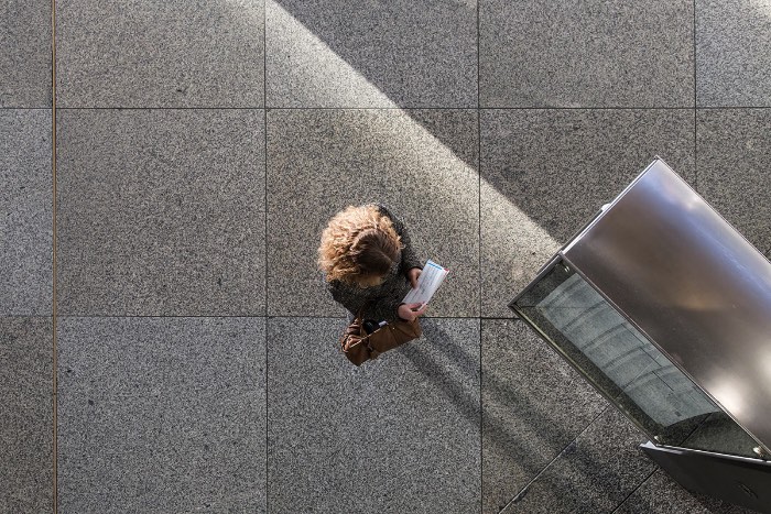 Quando você observa uma cidade por uma perspectiva diferente, você aprender que a cidade em si é formada de formas abstratas e padrões visuais. É isso que Robert Götzfried resolveu mostrar para o mundo quando fotografou Munique, sua cidade natal.