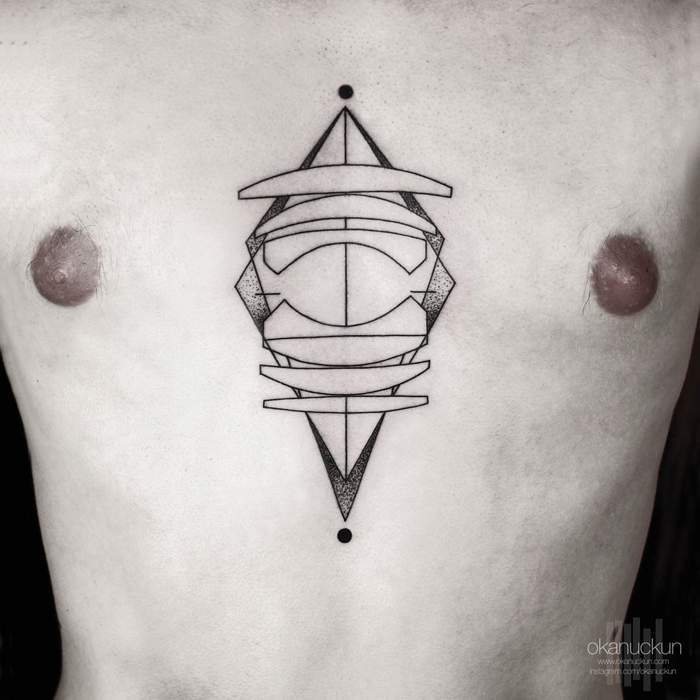 Okan Uckun é um artista que chamou minha atenção pelo seu trabalho com tatuagens minimalistas e feitas apenas com linhas. É na Turquia, um país que proíbe tatuagens e piercings em escolas, que o artista trabalha criando as imagens abaixo que selecionei no seu portfólio.