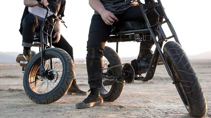 Não sei se é o visual que mais me chamou a atenção na bicicleta elétrica criada pela Lithium Cycles ou se foi a velocidade e duração da bateria deles. Mas, sei que algo bateu mais forte dentro de mim depois que vi o vídeo de apresentação que eles colocaram no kickstarter para a nova e-bike Super 73.