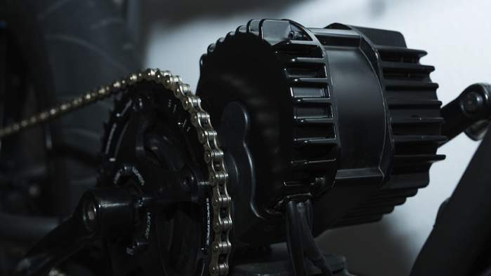 Não sei se é o visual que mais me chamou a atenção na bicicleta elétrica criada pela Lithium Cycles ou se foi a velocidade e duração da bateria deles. Mas, sei que algo bateu mais forte dentro de mim depois que vi o vídeo de apresentação que eles colocaram no kickstarter para a nova e-bike Super 73.