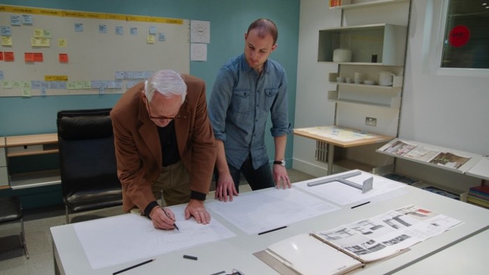 Motivado para passar para as novas gerações tudo que ele já fez e aprendeu, Dieter Rams permitiu que o filmmaker Gary Hustwit tivesse acesso completo a ele e a seu arquivo por duas semanas. Esse tempo de pesquisa vai culminar com Rams, o primeiro documentário sobre esse designer que, além de ter influenciado meio mundo, criou mais de 500 produtos.