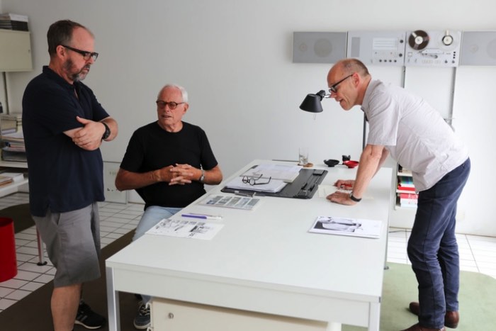 Motivado para passar para as novas gerações tudo que ele já fez e aprendeu, Dieter Rams permitiu que o filmmaker Gary Hustwit tivesse acesso completo a ele e a seu arquivo por duas semanas. Esse tempo de pesquisa vai culminar com Rams, o primeiro documentário sobre esse designer que, além de ter influenciado meio mundo, criou mais de 500 produtos.